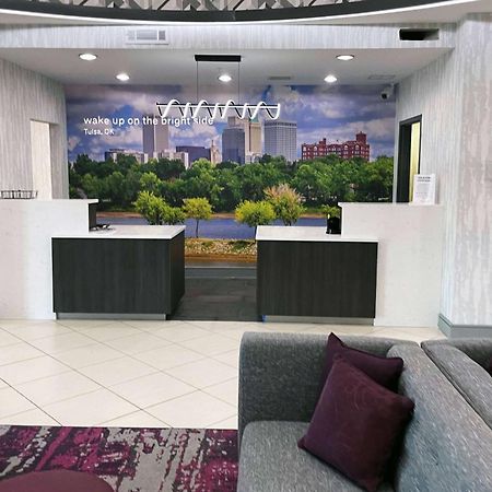 La Quinta Inn & Suites By Wyndham Tulsa Midtown Zewnętrze zdjęcie