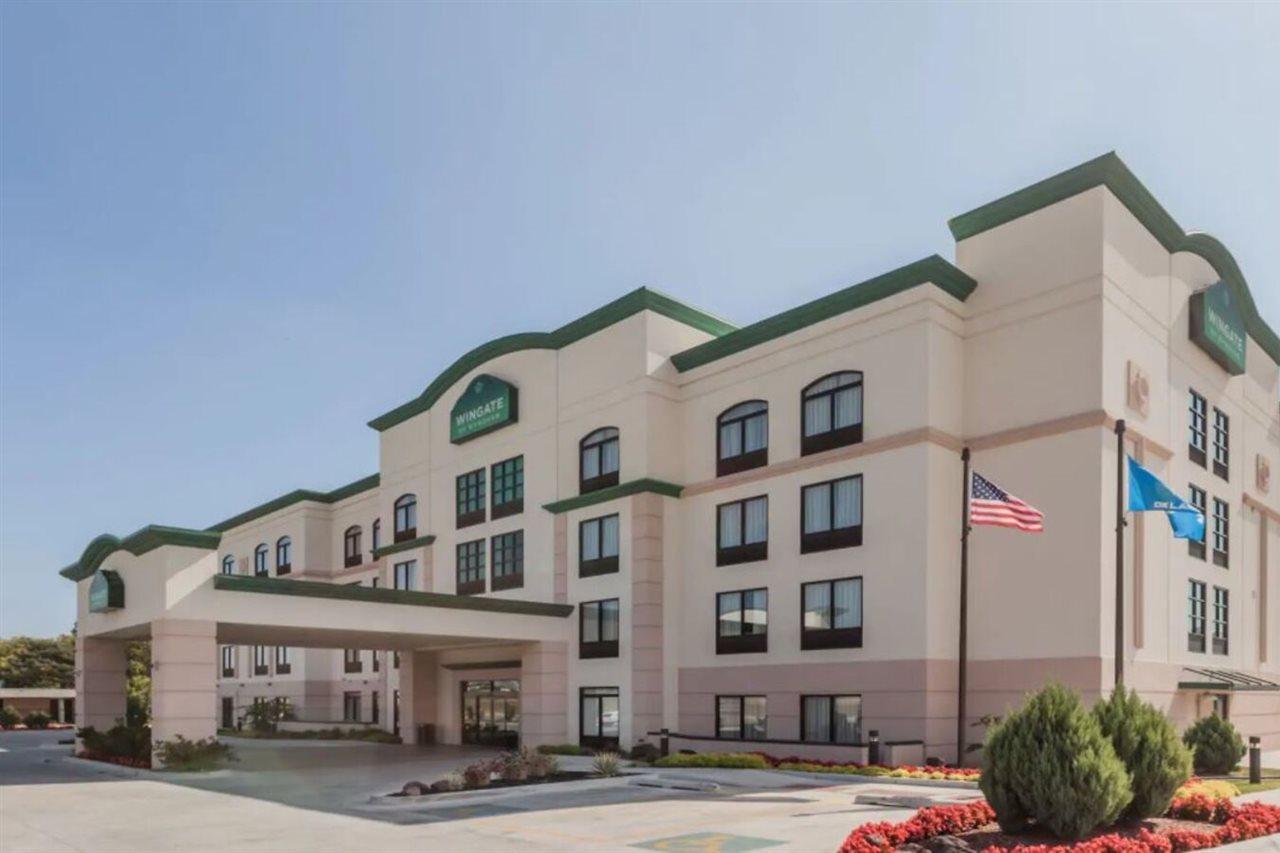 La Quinta Inn & Suites By Wyndham Tulsa Midtown Zewnętrze zdjęcie