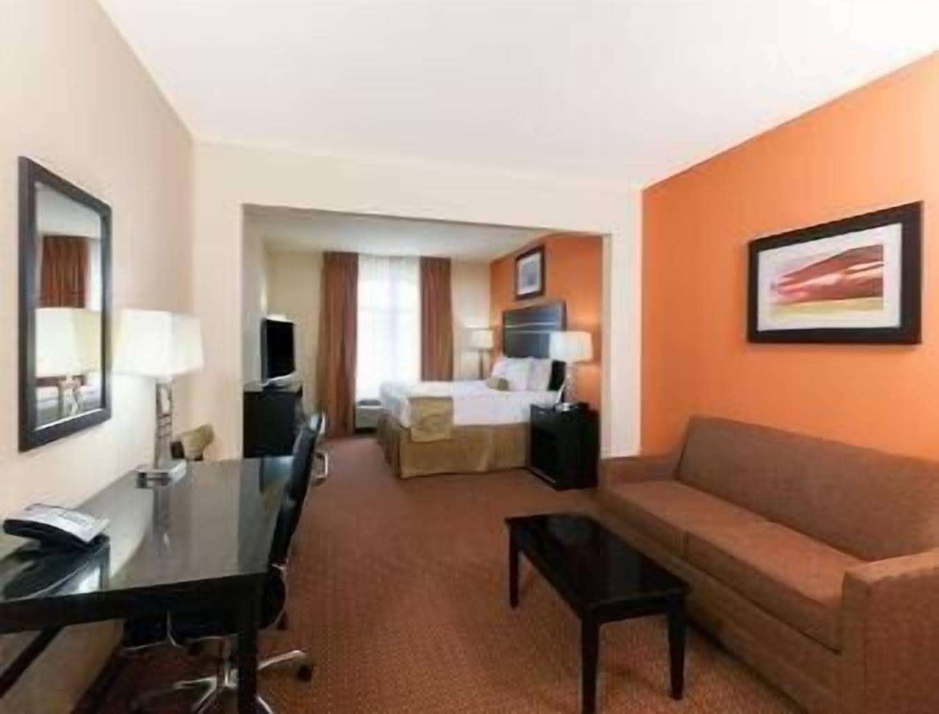 La Quinta Inn & Suites By Wyndham Tulsa Midtown Zewnętrze zdjęcie