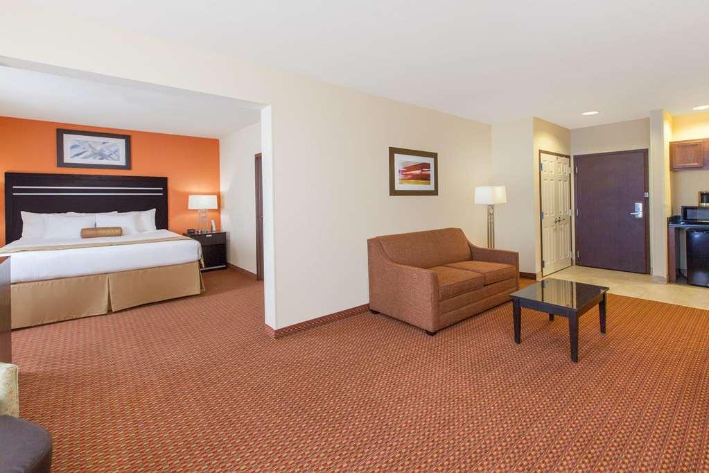 La Quinta Inn & Suites By Wyndham Tulsa Midtown Pokój zdjęcie