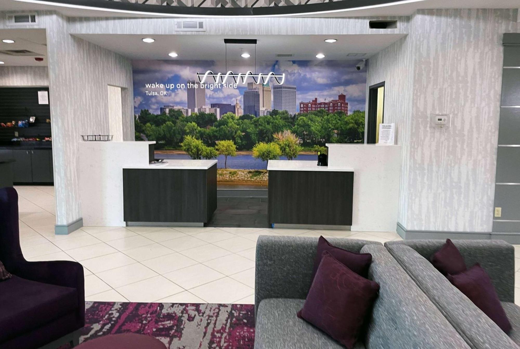 La Quinta Inn & Suites By Wyndham Tulsa Midtown Zewnętrze zdjęcie