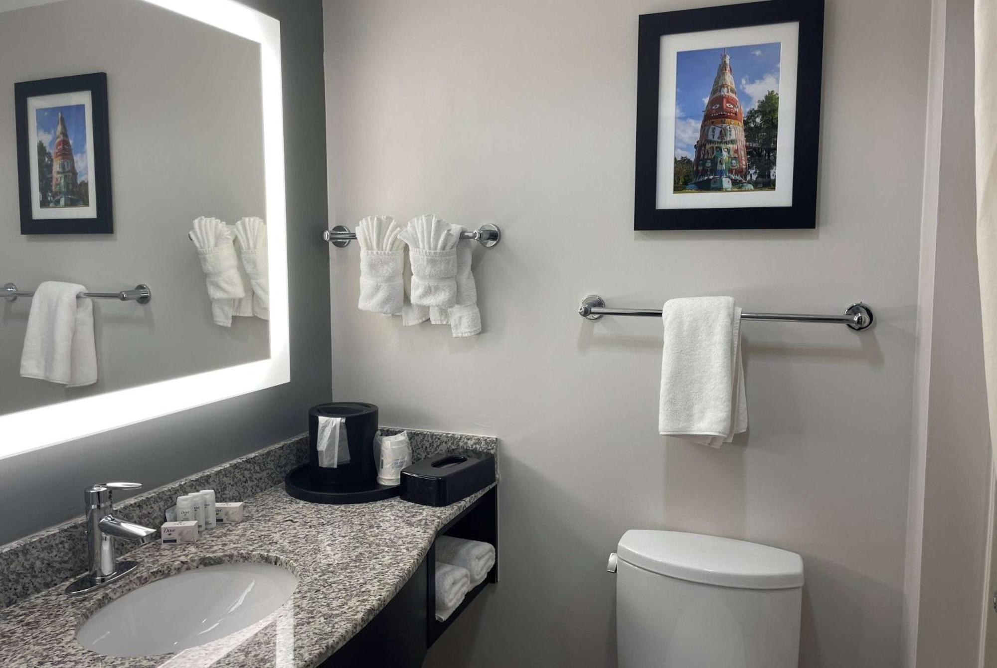La Quinta Inn & Suites By Wyndham Tulsa Midtown Zewnętrze zdjęcie
