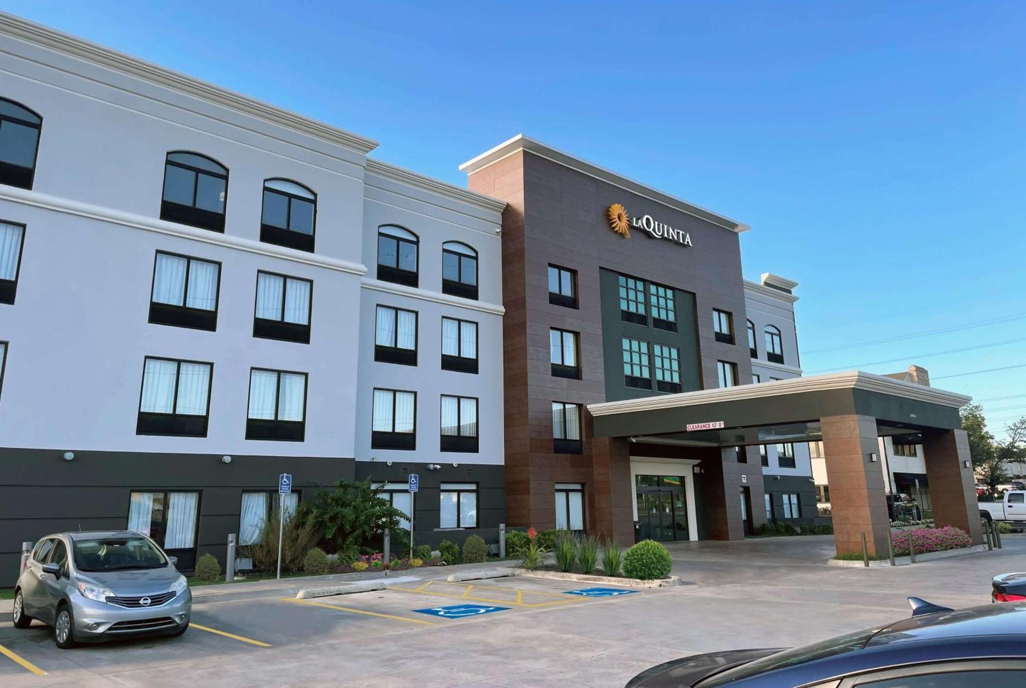 La Quinta Inn & Suites By Wyndham Tulsa Midtown Zewnętrze zdjęcie