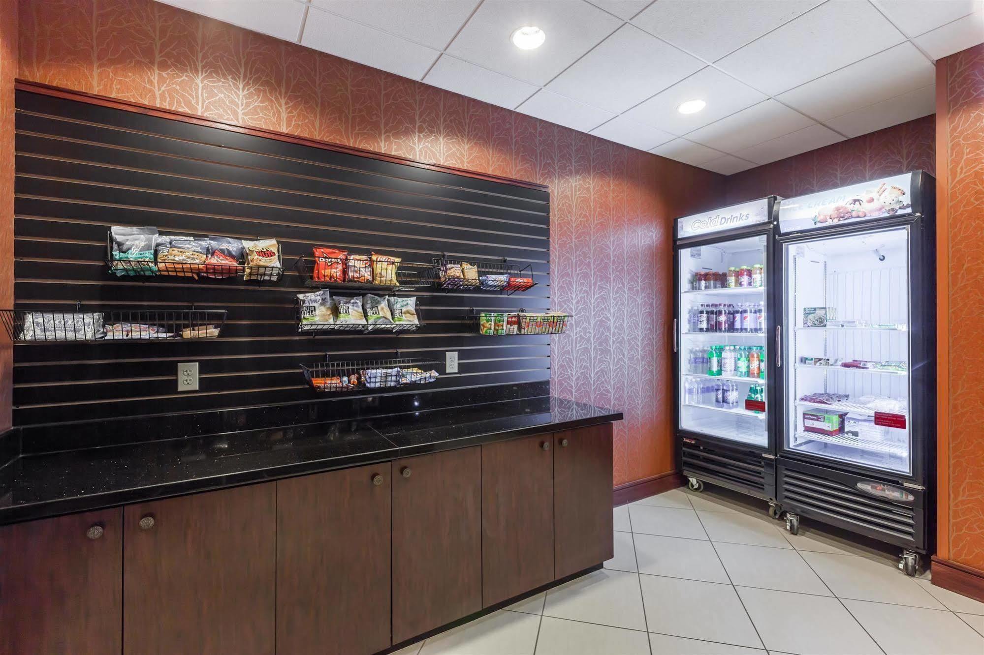 La Quinta Inn & Suites By Wyndham Tulsa Midtown Zewnętrze zdjęcie