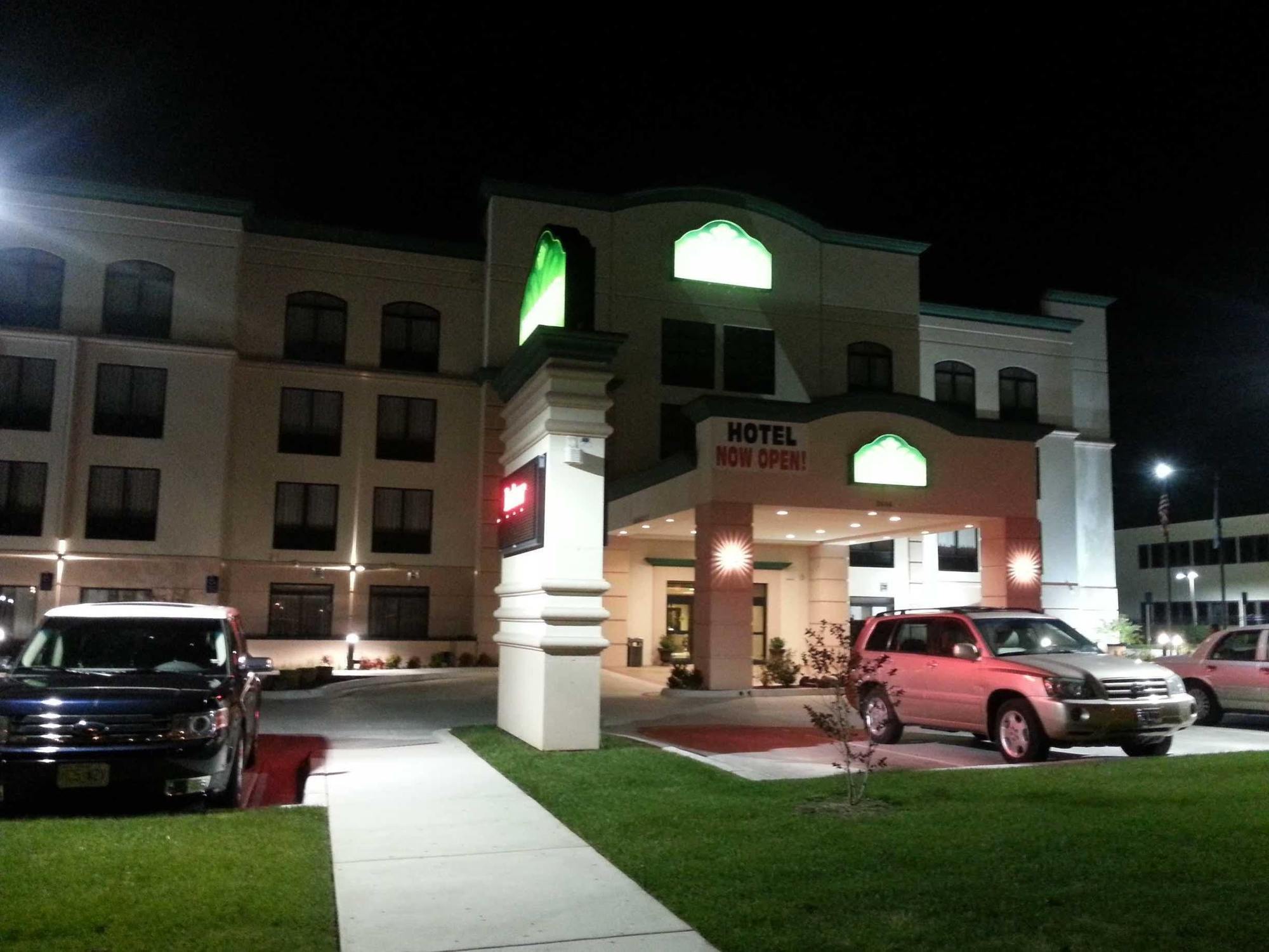 La Quinta Inn & Suites By Wyndham Tulsa Midtown Zewnętrze zdjęcie